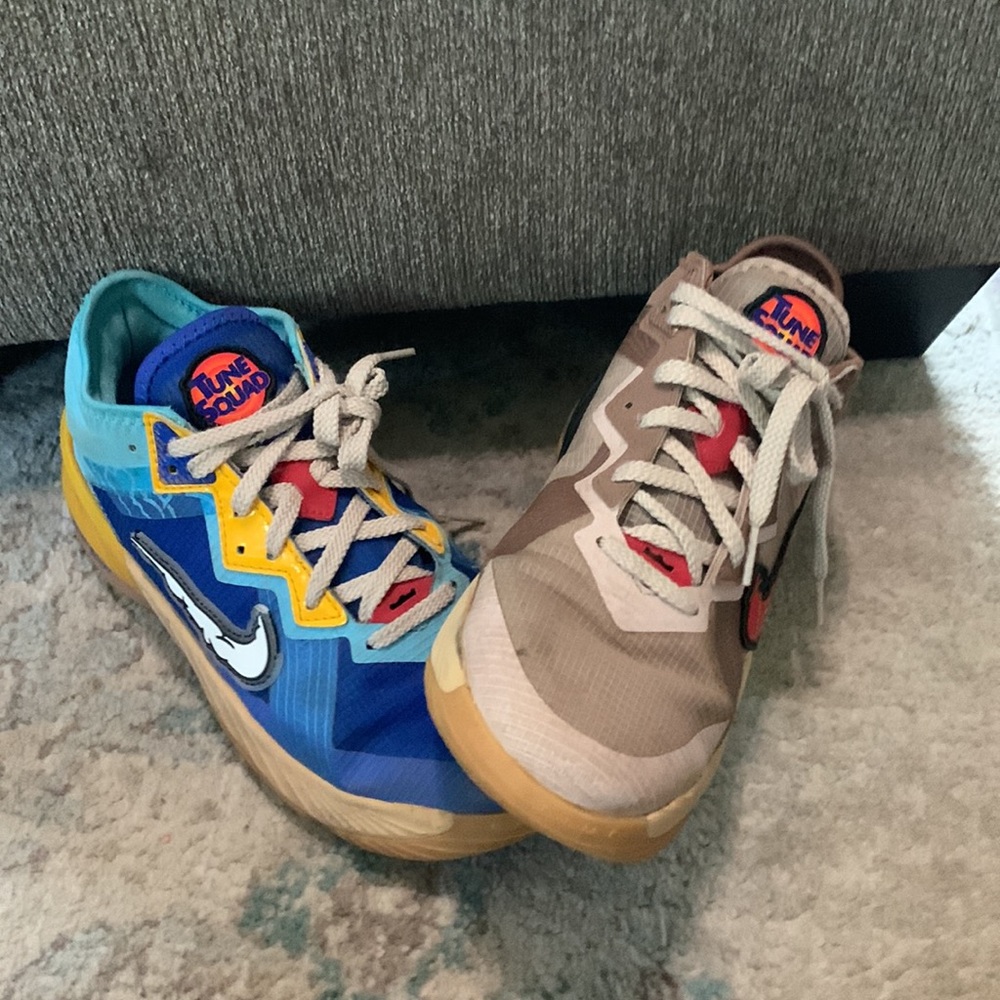 Nike LEBRON JAMES Space Jam Basketball sneakers EUC